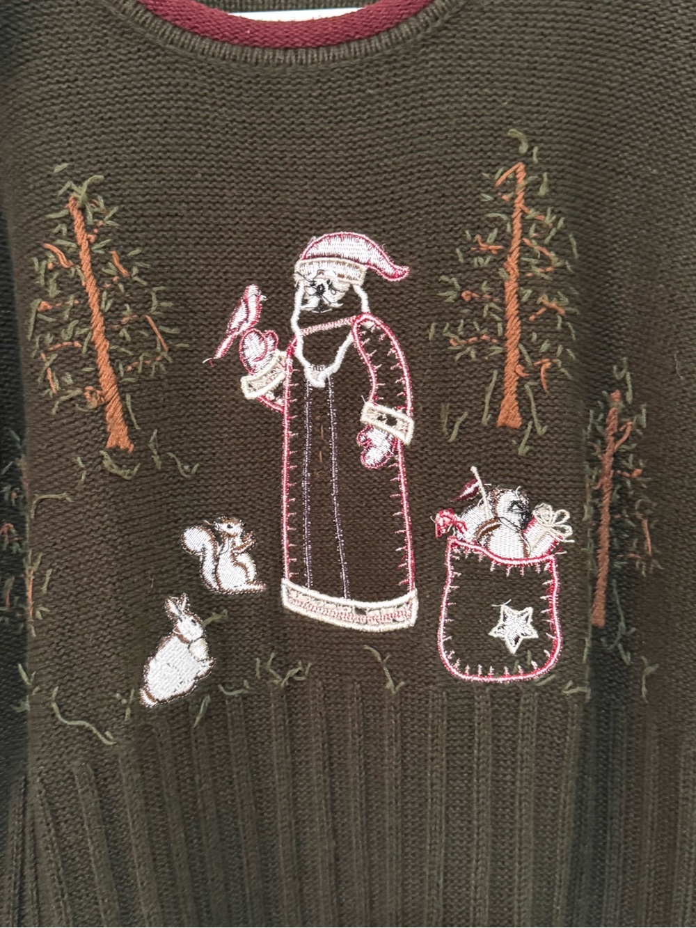 W Sz. Med Green Holiday Christmas Crew Sweater Santa Woodland Hand Embroidered - Picture 12 of 15
